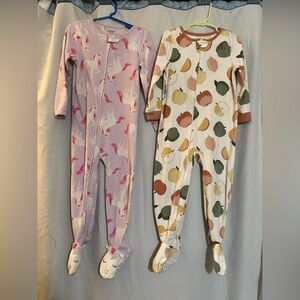 Carters girls size 4 long sleeve footed zip up pajamas, sleepers set of two(o25)